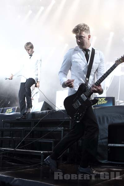 THE HIVES - 2014-08-22 - SAINT CLOUD - Domaine National - Grande Scene - Per Almqvist - Niklas Almqvist